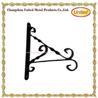 China Metal Decorative Iron Flower Basket / Hanging Metal Garden Shed Wrounght / Wall Mounted Bracket for sale