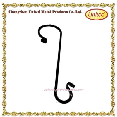 China Wrounght Metal / Wrought Iron Upright Decorative Flower Basket Iron Hanging Brackets for sale