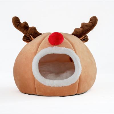 China Creative Stored Christmas Pet Supplies Sponge Cat House Pet Bed Tent Reindeer Dog Cat Bed for sale