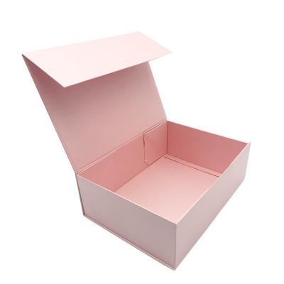 China Handmade Custom Luxury Paper Magnet Gift Box Garment Folding Folding Magnetic Clothing Packaging Box for sale