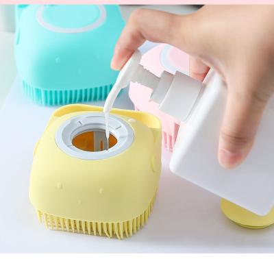 China New Stored Portable Pet Dog Bath Brush Animal Massage Sweeps Shampoo Dispenser Soft Silicone Pet Cleaning Brush for sale