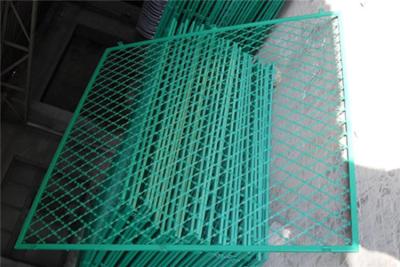 China Width 1.2m Square Hole Razor Mesh Panel Diamond Shape for sale