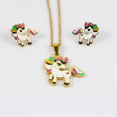 Cina Durable Essential Oil Necklace Jewelry Diffuser Pendants Horse Shape Fashion Aromatherapy Jewelry in vendita