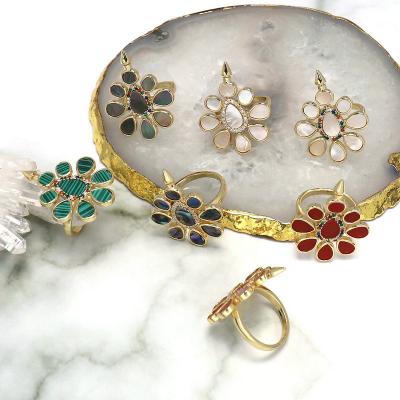 China TRENDY 2024 New Fashion Girly Jewelry Gold Plated Zircon Big Flower Drop Shell Cute Adjustable daisy Finger Rings for Women for sale