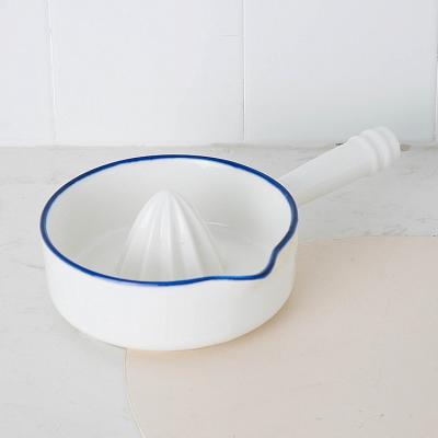 China Blue Line Simple Design Porcelain Tableware Kitchenware Viable Orange Hand Painted White Ceramic Lemon Squeezer With Handle for sale