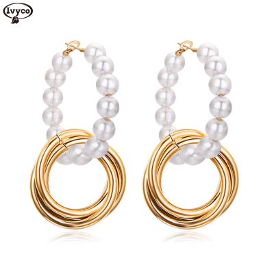 China Jewelry Western Statement Style Generous Elegant Generous Alloy Beads Circle Twisted Gold Tube Hoop Earrings Pearl Copper 21524 Earings for sale