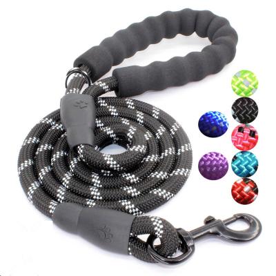 China Multi color Anti-lost reflective around nylon reflective retractable dog leash correa de perro for sale