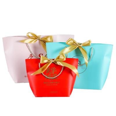 China Recyclable Top Quality Large Exquisite Shopping Custom Logo Paper Bag With Rope Handle for sale