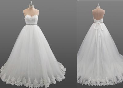 China Sleeveless White Ladies Wedding Dresses With Exquisite Lace Material for sale