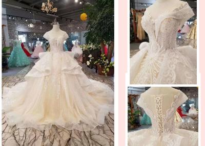 China Customizable Ivory-tailed Hand drilling Wedding Dress with Lotus Edge and Retro Palace Tail for sale