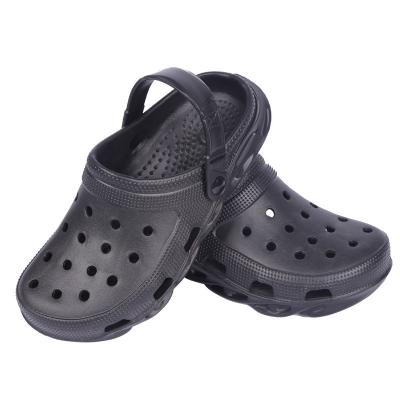 China 2022 new light men's hole shoes summer light outside casual home wear garden shoes beach shoes sandals for sale