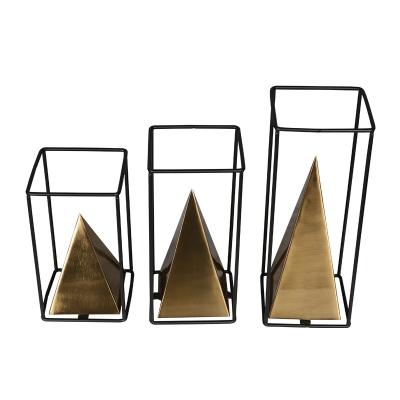 China Creative European home accessories porch decoration metal house pyramid props decoration ornaments European minimalist Nordic creative home room pattern for sale