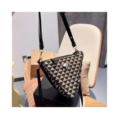 China New design brand P fashion stylish high quality women's inclined shoulder bag for pradlly for sale