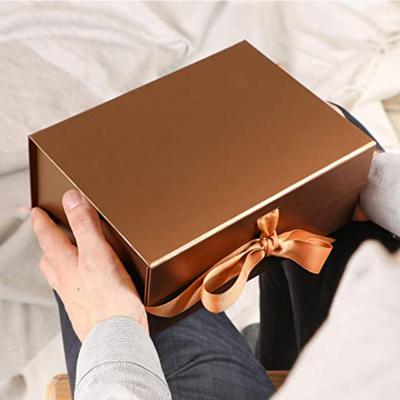 China Recyclable Personalized Logo Empty Magnetic Cardboard Lid Gift Packaging Foldable Rigid Box With Magnetic Lid for sale