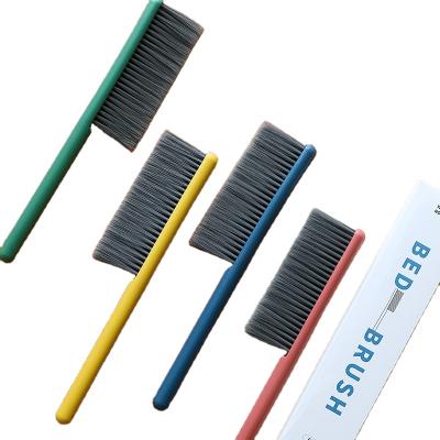 China Sustainable New Design Household Bed Dusting Brush Soft Bristle Cleaning Brush With Plastic Handle for sale