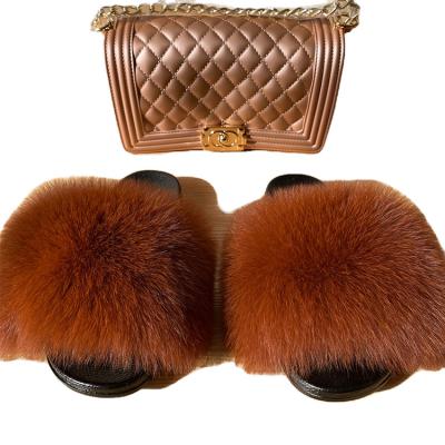 China 2021Hot Fashion Trend Purse Fur Matching Slippers With Fur Slides And Pures Set Fur Slipper Sets for sale