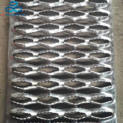 China Durable Crocodile Mouth Anti Slip Metal Best Price Perforated Sheet /grating Trailer Ramp for sale