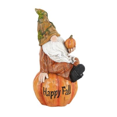 China CLASSIC Garden Gnome Sitting on Pumpkin Statue Autumn Harvest Happy Fall Garden Gnome Statue Figurine for sale