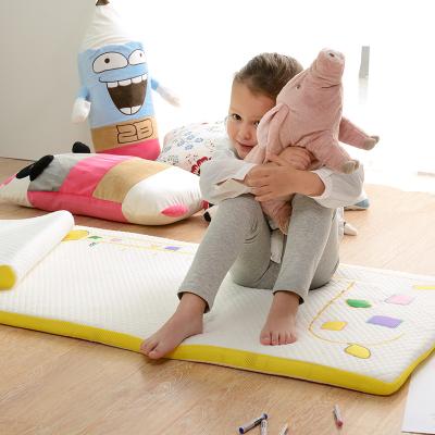 China Breathable OEM ODM Giraffe Memory Foam Mattress Topper Embroidery Baby Kids Sleep Custom Made for sale