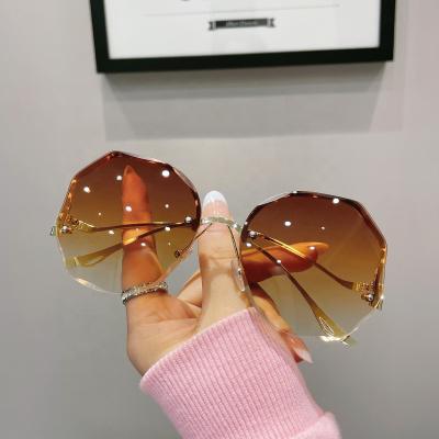 China 2021 High Quality Rimless Famous Brands New Fashion Designer Sun Glasses Gradient Sun Shades Oculos Female Women Luxury Sunglasses for sale