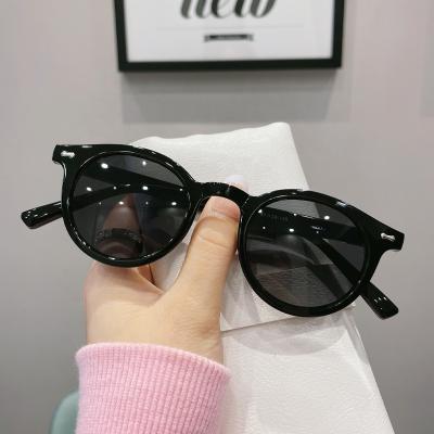 China 2020 2021 Retro Fashion Sunglasses Trendy Rivet Around Glass Classic Women Sun Glasses Ocean Sunglasses for sale