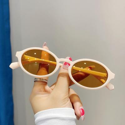 China 2021 New Arrivals Fashionable And Durable Party Sun Glass Shopping Oval Sunglasses With Retro Style for sale