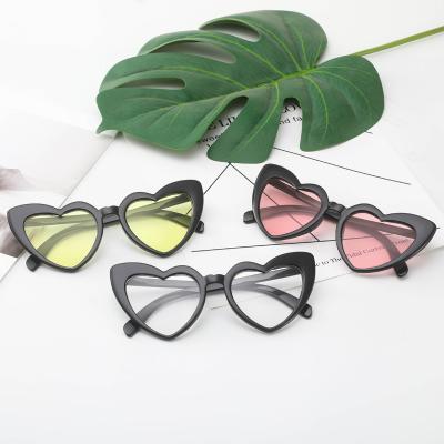 China Trendy And Durable Vintage Fashion Big Frame Heart Shape Party Sun Glasses Costume Sunglasses For Women 2021 for sale