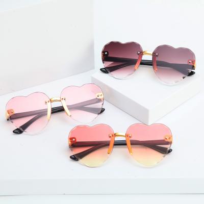 China Newest Fashion Rimless Gradient Kids Rimless Cartoons Love Sun Glass Heart Shaped Sunglasses For Baby Boy Girls for sale