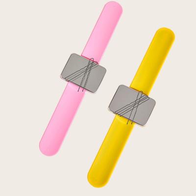 China Beauty Hair Salon Hair Clips Magnetic Barber Use Hairdressing Wrist Strap Smooth Surface Super Attractive Magnetic Band for sale