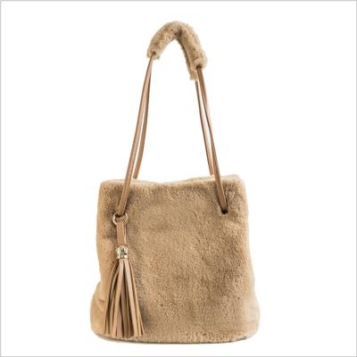 China Fashion Cowhide Fur Bag Handbag Ladies Fashion Faux Fur Messenger Bag With Small MOQ for sale