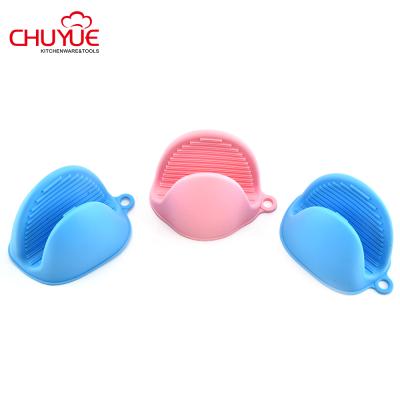 China Kitchen Microwave Oven Heat Insulation Mini Oven Gloves Silicone Pinch Mitts Baking Silicone Oven Mitts for sale