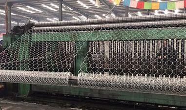 China Hot Dipped Galvanized Gabion Box Machine 80x100 Mesh With 3 Cross for sale