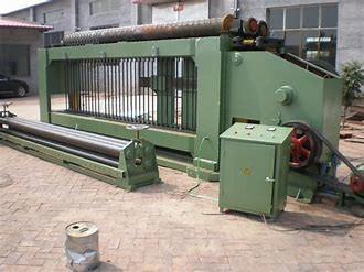 China Professional Hexagonal Woven Wire Mesh Machine For Chemical Industry for sale