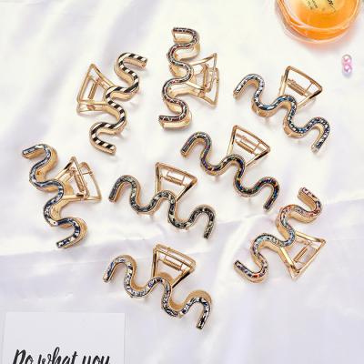 China High Quality Hair Accessories Lady Elegant Irregular Wavy Large Alloy Metal Hair Claw Clip For Women Hair Decorate for sale