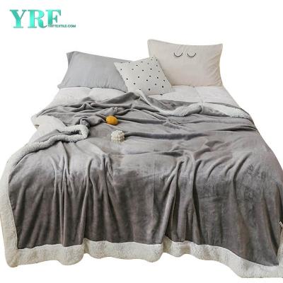 China Comfortable Queen Size Polyester Blanket Gray&White PORTABLE Hotel Blanket for sale