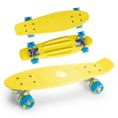 China Youth Customized 22 Inch Professional PP Skateboard With 4 High Quality Flashing Wheels for sale