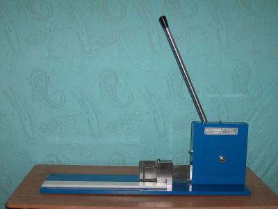 China finished wooden blinds headrail cutting tool / cutting machine for sale