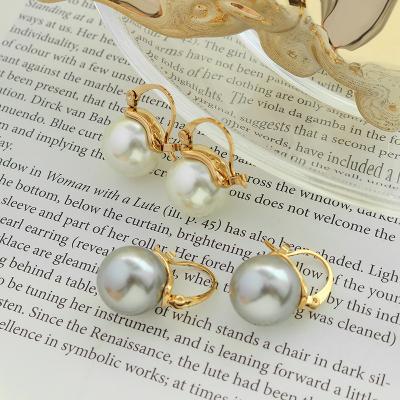 China 2021 Jewelry 18K Gold Women's Geometric Titanium Steel Earring Pearl Fashion Hypoallergenic Waterproof Popular Stud Earrings for sale