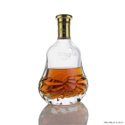 China Wholesale Custom Crystal Glass Beverage Liquor Bottle 700ml Vodka Whiskey Bottle for sale