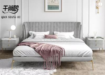 China Cama suave moderna de costura vertical de gama alta el 160*200cm para el buen sueño en venta