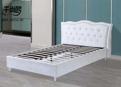 China Quarto excedentemente grande do plutônio Crystal Button White Soft Bed 137x203mm à venda