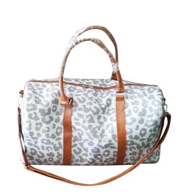 China Leopard Fashion Large Capacity Weekender Bag Faux Leather Leopard Duffle Tote Bag For Women for sale