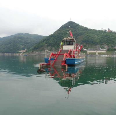 China Large Capacity Aquatic Weed Aquatic Weed Collecting Boat For Lake Cleaning for sale