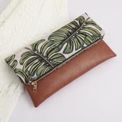 China Power Saver Personalized Wholesale Women's Gift Palm Fold Over Clutch Tropical Plant Clutch Bags for sale