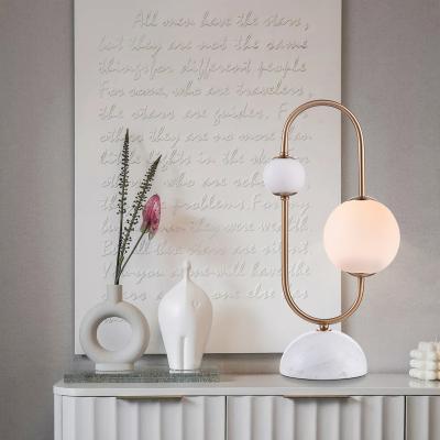 China Modern Hot Sales Modern Simple Metal Glass Ball Elegant White Table Lamp for sale