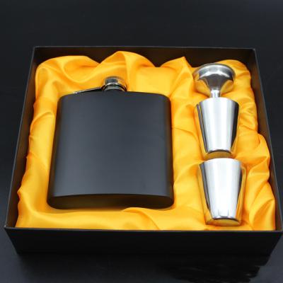 China No Sweat Wholesale Portable Liquor 6oz Men Hip Flask Set Stainless Steel Wine Whiskey Liquor Hip Flask for sale