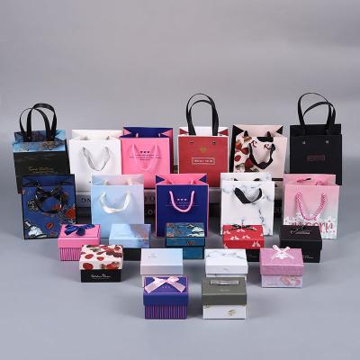 China Recyclable Ready To Ship Stock Portable Lipstick Gift Box With Gift Bag Birthday Perfume Gift Box for sale