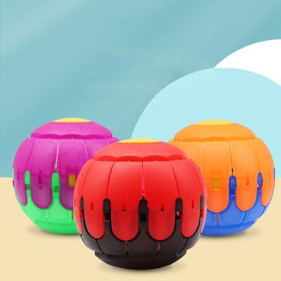 China Sports Toy Sports Toys 2022 New Style Deformed Outdoor Flying Saucer Balls Training Ball For Kid Duct Magic Ball Sports Outroom Toys for sale