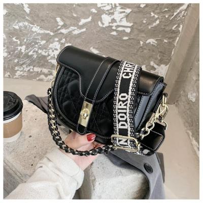 China New Fashion Fashion Ladies Messenger Shoulder Bag Saddle Casual Bag with Mini Wide Crossbody Chain Bag for sale