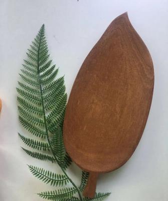 China Viable Sapele Leaf Shape Wooden Cutting Board for sale